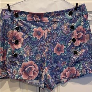 Fun flower Shorts with buttons